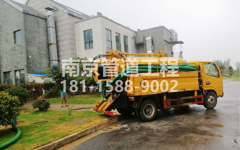 246仙鹤山庄小区化粪池清理