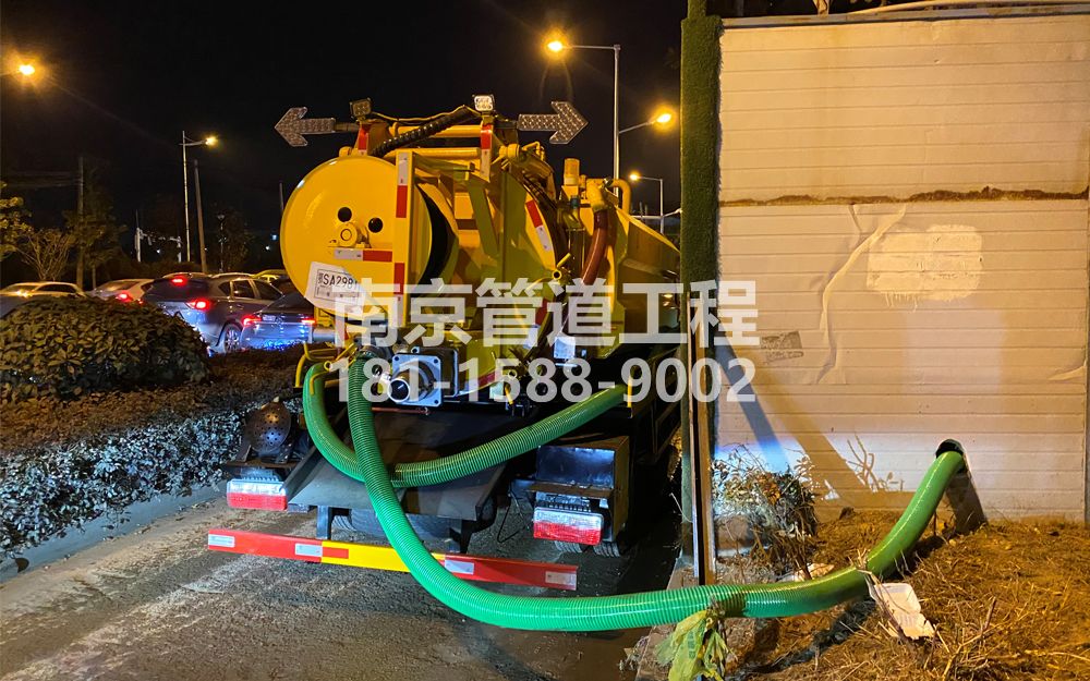 266仙鹤山庄临时工地抽粪