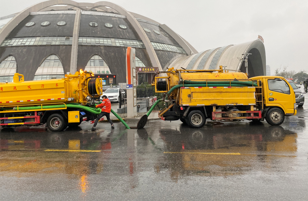 271仙鹤山庄商场管道清淤