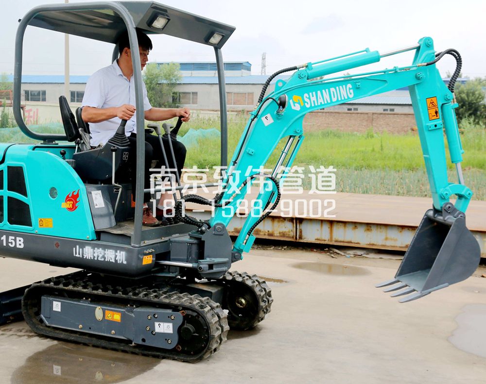 350仙鹤山庄小型挖机